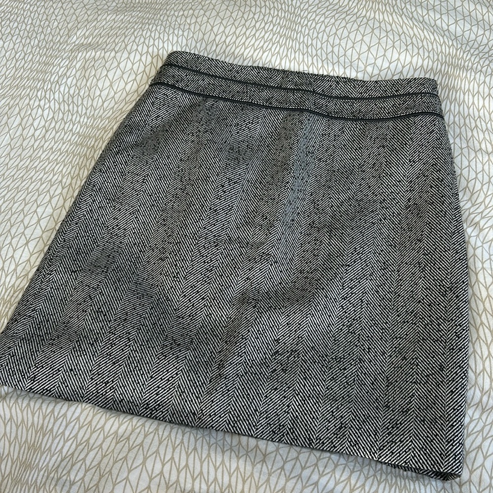 White House Black Market lined a-line skirt in black and white herringbone